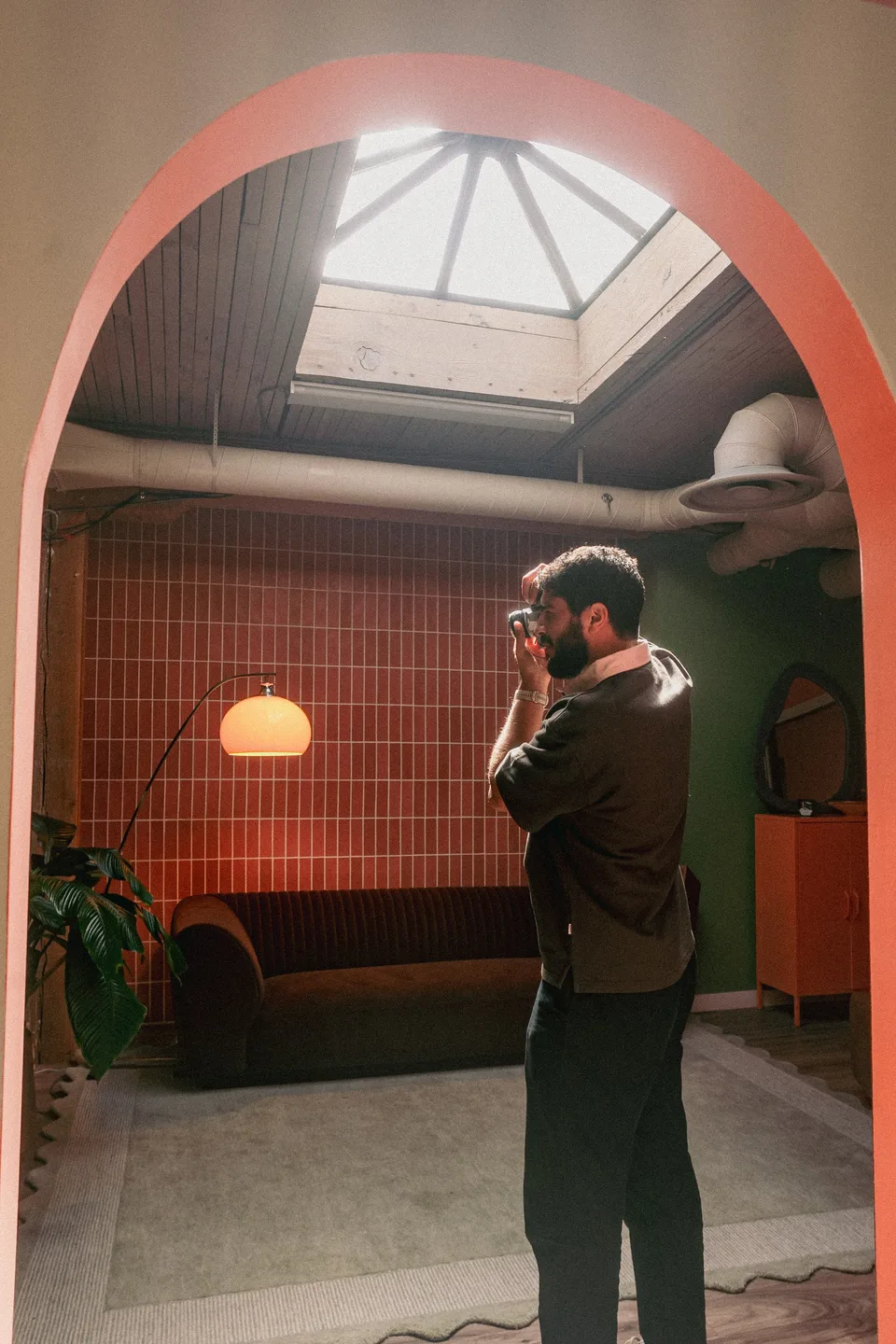 Tamir photographing The Tulum Lounge through an arch